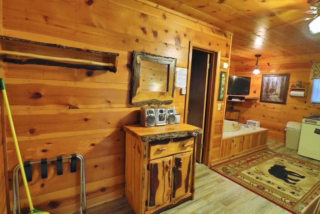 Alpine Mountain Sweetheart Cabin Jacuzzi #8 Helen Dış mekan fotoğraf