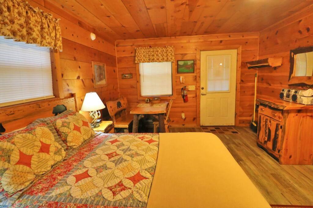 Alpine Mountain Sweetheart Cabin Jacuzzi #8 Helen Dış mekan fotoğraf